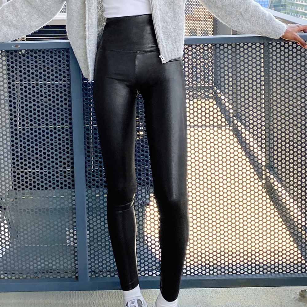 *BRAND NEW* Aritzia Vegan Leather Leggings